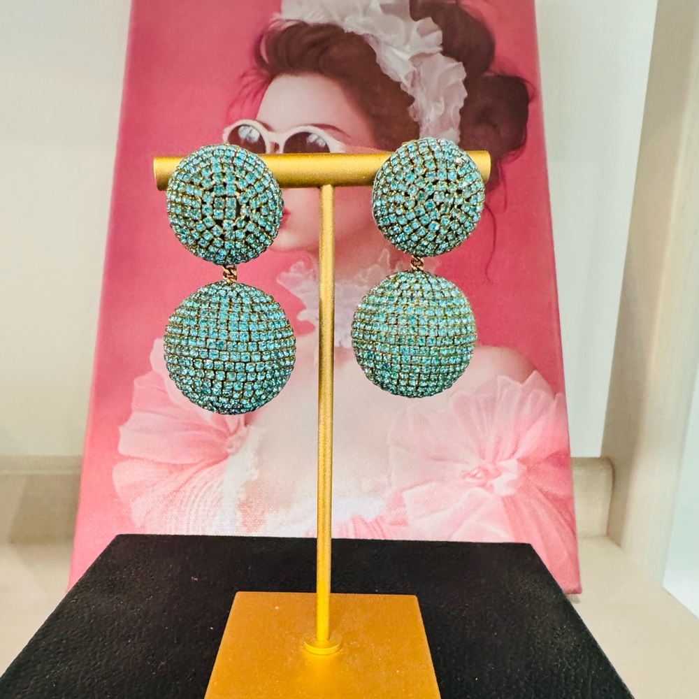 Deepa Gurnani Gorgeous Teal Pave crystal dangle earrings🦋